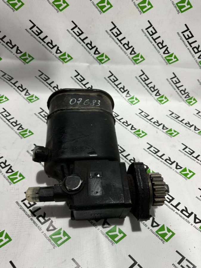 Насос ГУР с бачком